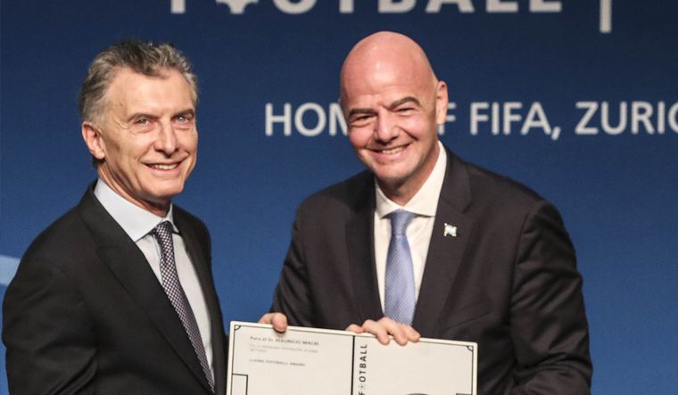 Macri con el titular de la FIFA, Gianni Infantino