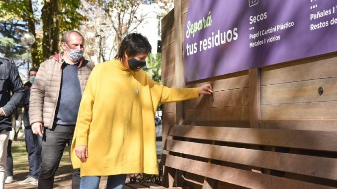 QUILMES SUSTENTABLE SE INAUGURÓ EL PRIMER ECOPUNTO DE MATERIAL 100% RECICLADO EN LA PLAZA CONESA (2)