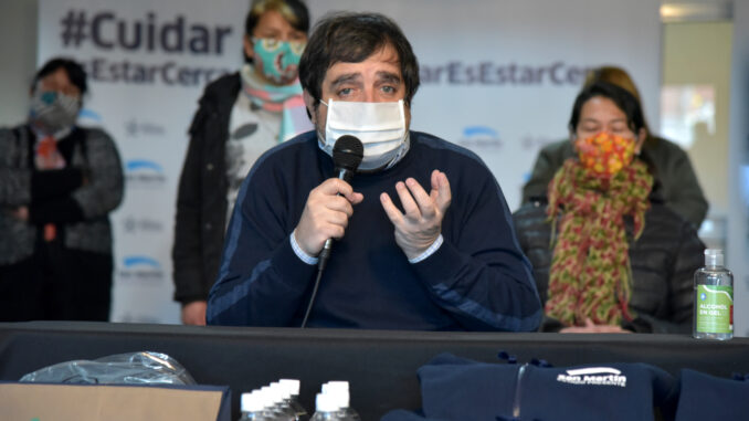 Fernando Moreira se reunio con representant es de los 180 comedores de la red local.