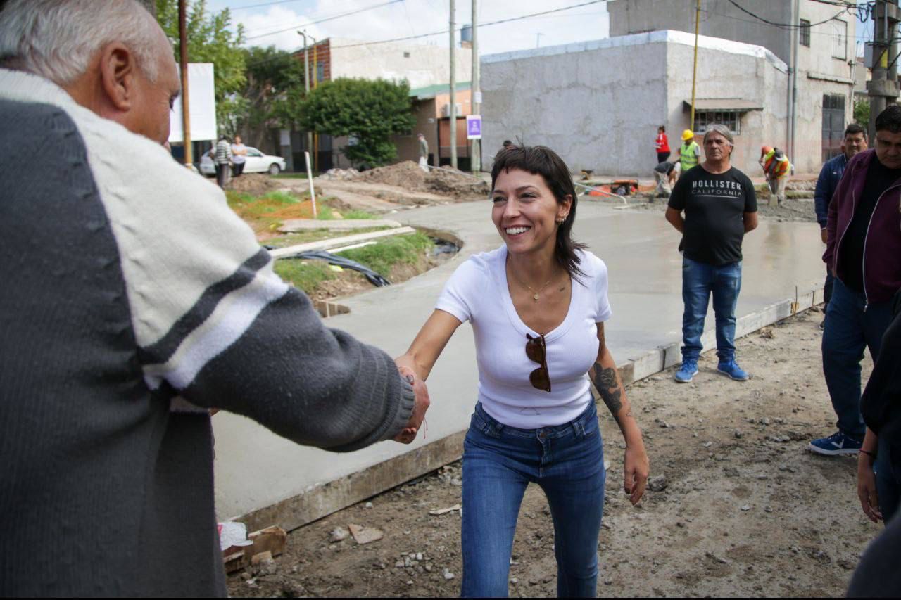 Mayra supervisó la pavimentación de 19 cuadras en Solano - INFO135